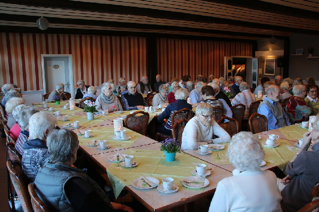 Kl�nschnack an allen Tischen...