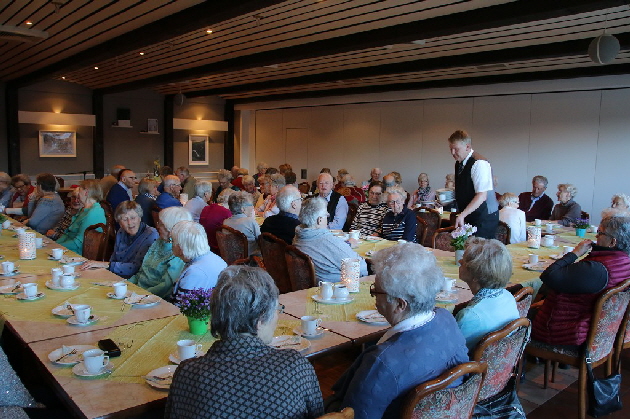 Hauke nimmt die Bestellungen auf