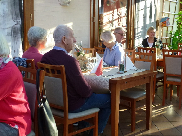 ... im lichtdurchflutetem Wintergarten