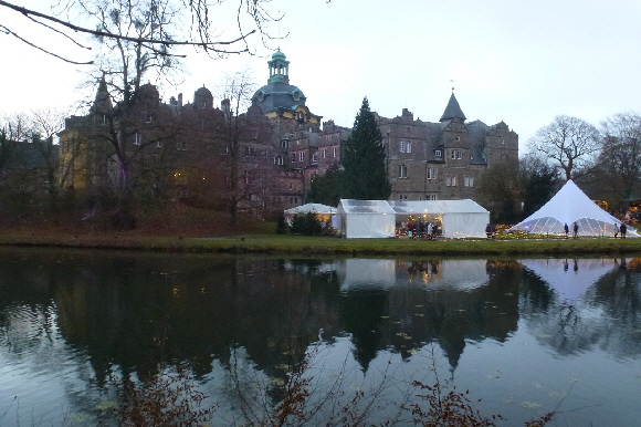 Die Schlossanlage ...