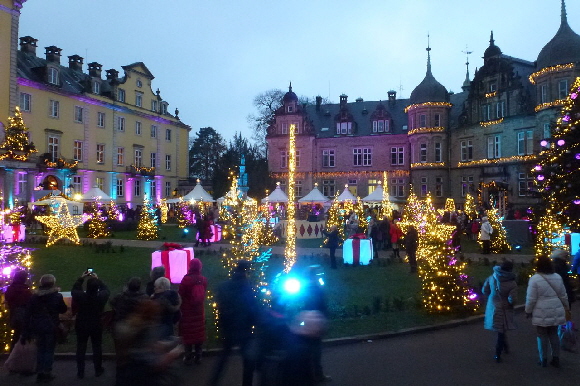 Die Veranstaltungsfl�che vor dem Schlo�