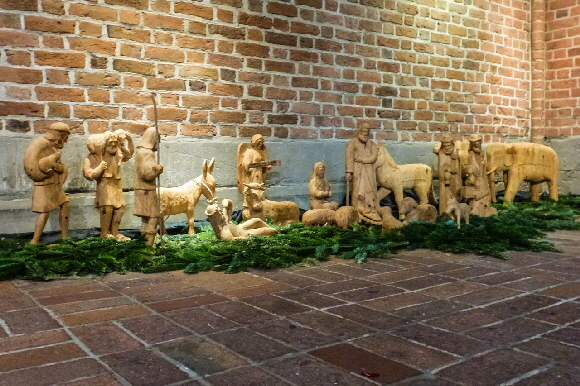 Krippenfiguren in der Marktkirche aus alten H�lzern