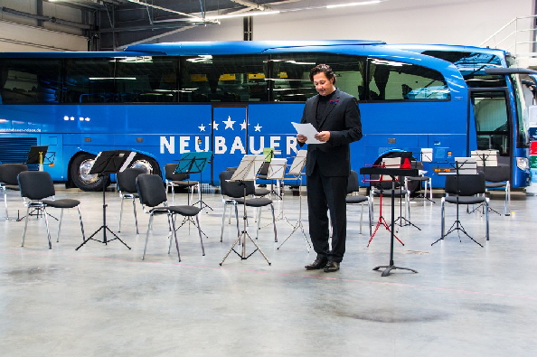 Mit launigen Worten, auch mit Bezug auf die besondere Zeit der Pandemie.