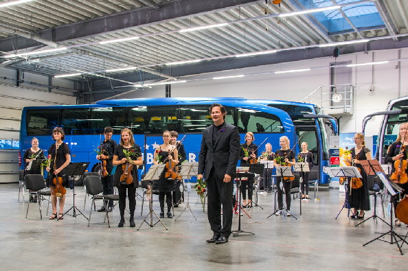 Lang anhaltender Applaus war der Dank an die Musiker und den Dirigenten