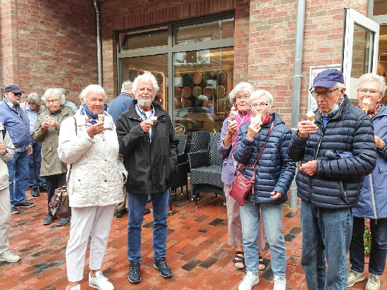 Zum Abschluss ein Schleckeis in Sprengels Eisbar