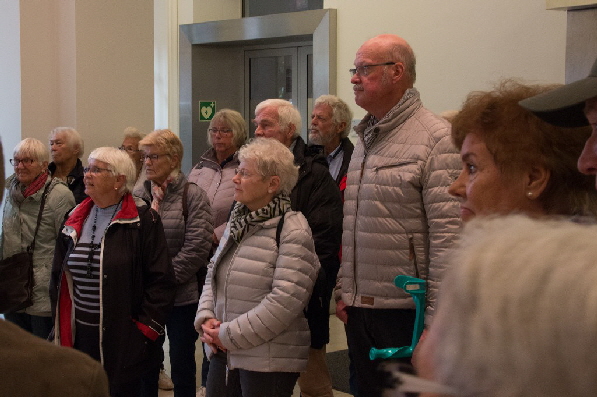 Alle lauschen aufmerksam den Begr��ungsworten