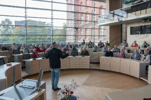 Ausf�hrliche Erkl�rungen des Mitarbeiters f�r �ffentlichkeitsarbeit