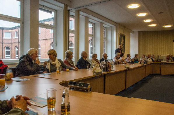 Der Blick aus dem Fenster f�hrt in den Innenhof des Landeshauses