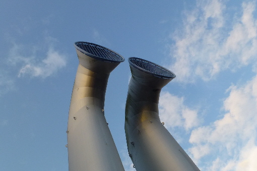 Die L�ftungsrohre vor der Sparkassenarena