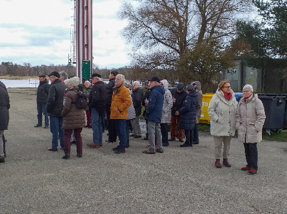 Wir warten auf den Bus