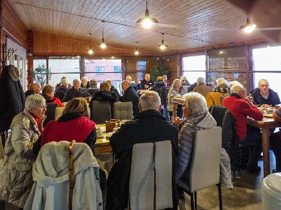 Abschluss der Stadtrundfahrt mit Kaffee und Torte