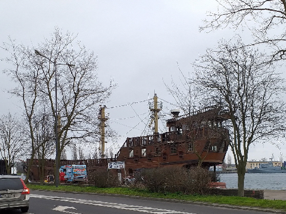 Da wartet das Piratenschiff