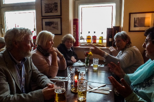 Es wird diskutiert und...