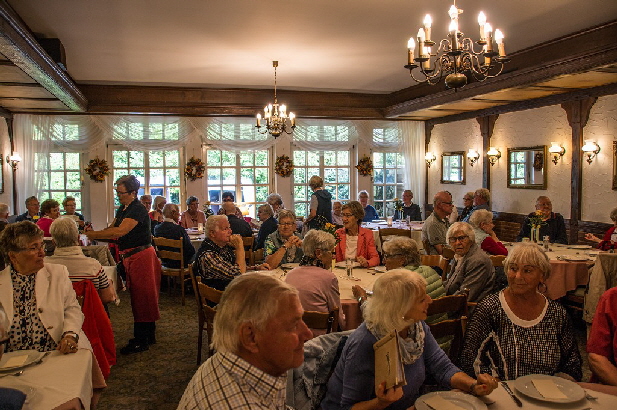 Gerade an runden Tischen l��t es sich gut unterhalten