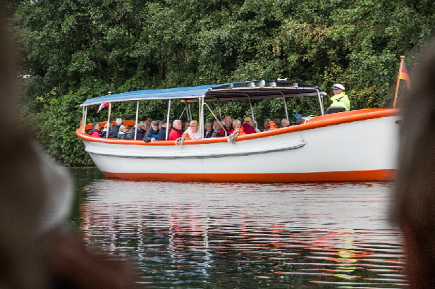 Das andere Boot mit der anderen H�lfte der Teilnehmer