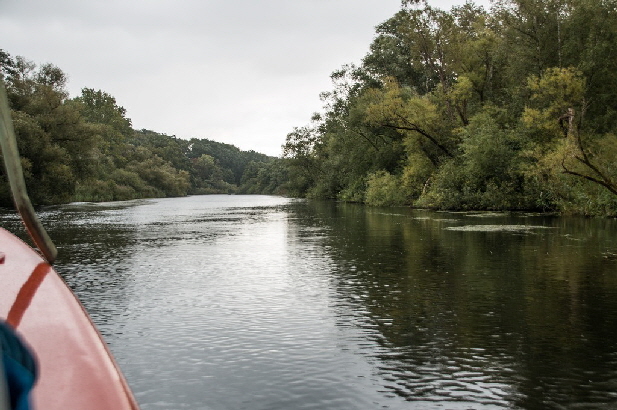 Hier ist der Flu� noch relativ breit