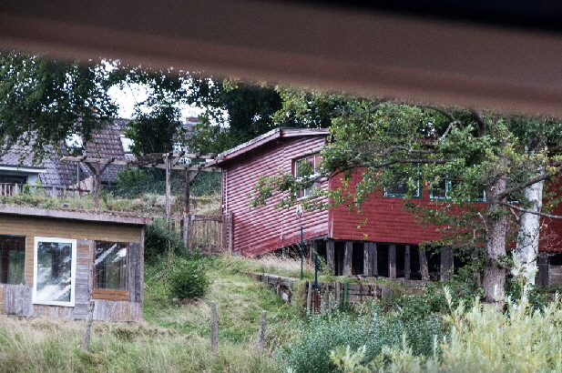 Sogar Geb�ude auf Holzpf�hlen am Ufer