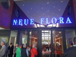 Der Eingang zur "Neuen Flora"