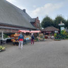 ... zu einem Gemüsehof mit einem ...