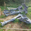 Nachbildungen von Mammutknochen.