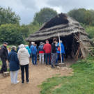 Ein Steinzeithaus von aussen...