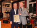 und Übergabe des Gastgeschenkes