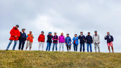 Die Radlertruppe auf dem Deich