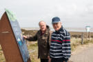 Klaus und Eckhard an der Bildtafel
